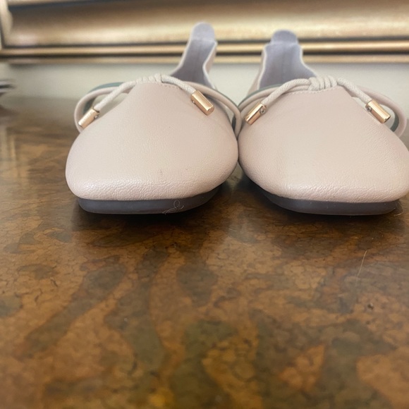 JUUSNN Cosy Lab beige flats in like new condition - Picture 2 of 7